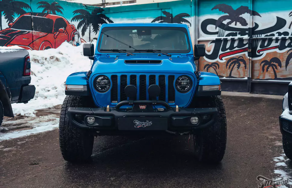 Прокачали Jeep Wrangler Rubicon, часть 1: комплексная шумоизоляция, новая акустическая система, перетяжка элементов в кожу. Процессы
