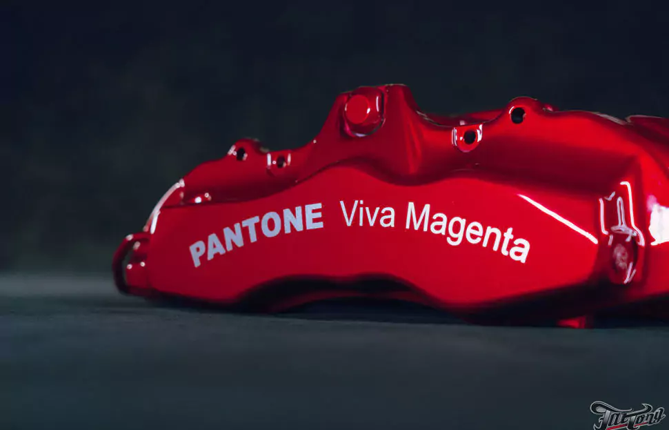 Суппорта в цвете Viva Magenta под кэнди лаком