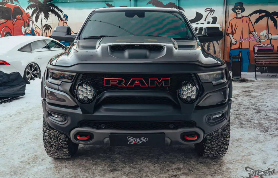 Усовершенствовали еще один RAM TRX, часть 2: новая выхлопная система, доводчики дверей, дополнительные источники света