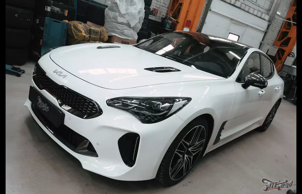 Фирменный шиномонтаж на стендах Hunter для Kia Stinger