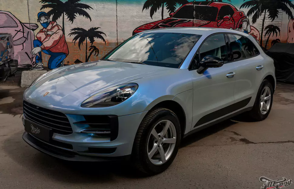 Оклеили Porsche Macan в потрясающий перламутровый голубой винил!