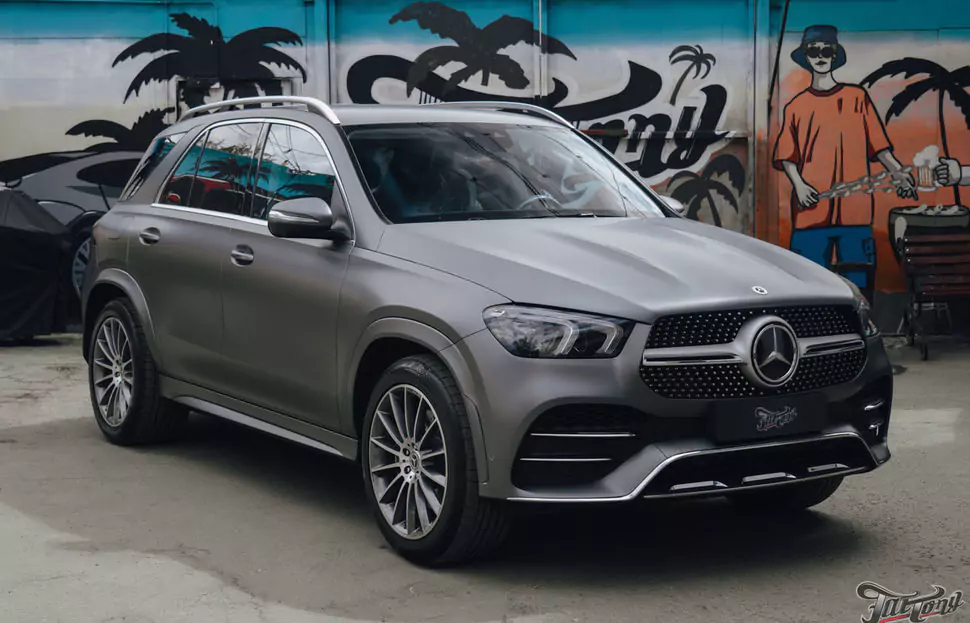 Оклеили глянцевый Mercedes GLE матовым полиуретаном