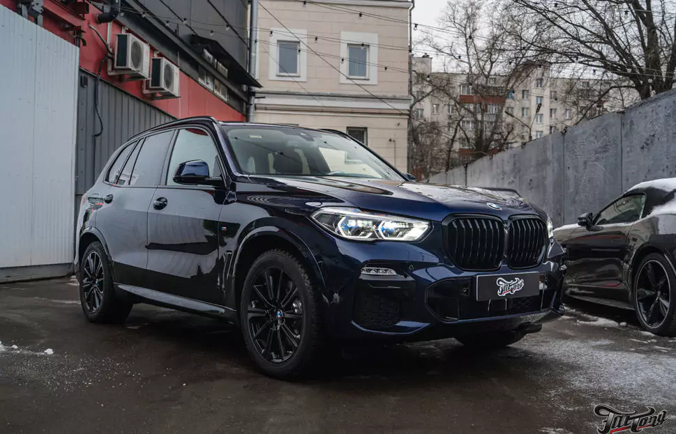 Оклейка BMW X5 глянцевым полиуретаном