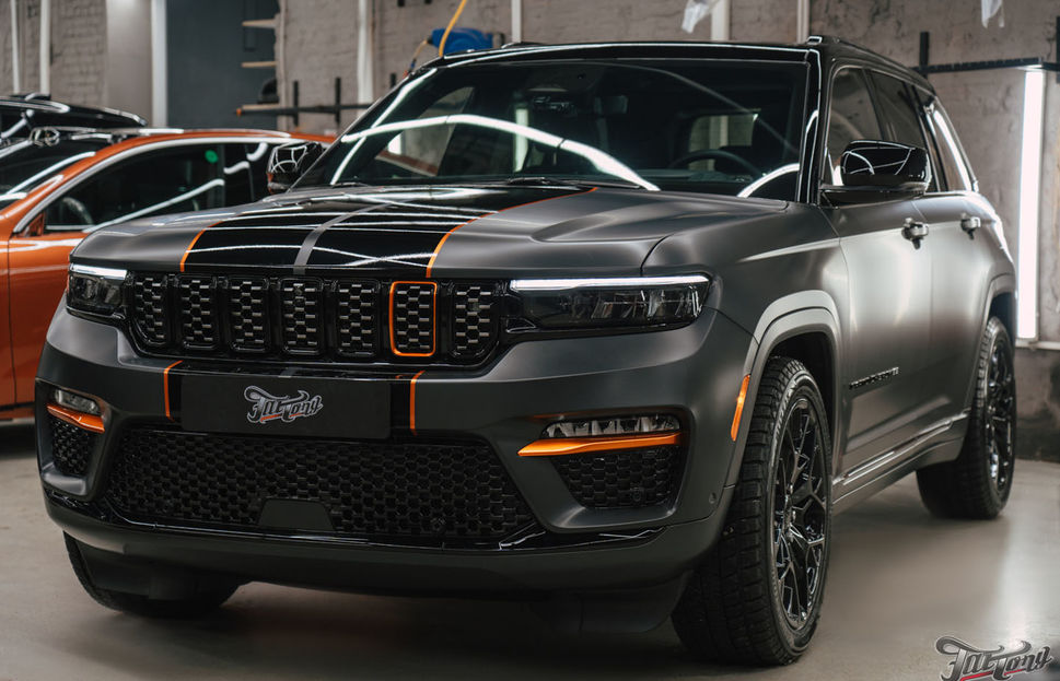 Большой проект по Jeep Grand Cherokee, часть 4: цветные ремни безопасности, фирменный шиномонтаж, комплекс детейлинг-услуг. Выдача автомобиля!