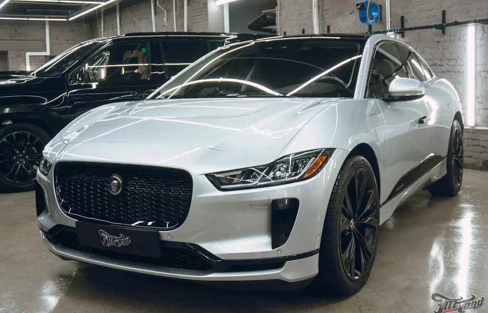 Оклеили зоны риска Jaguar I-Pace полиуретаном