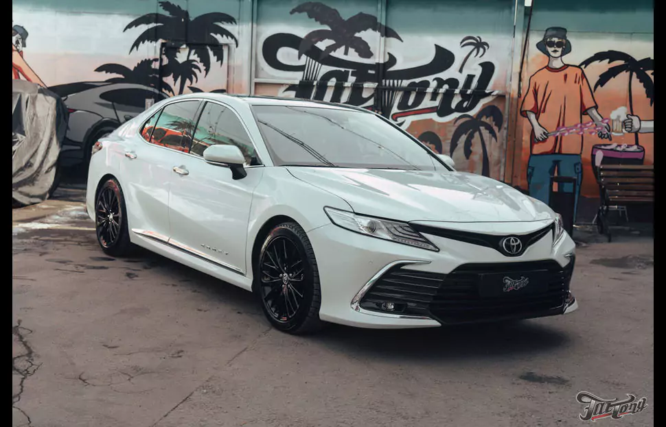 Перетяжка потолка, шторки люка и задней полки в алькантару для Toyota Camry