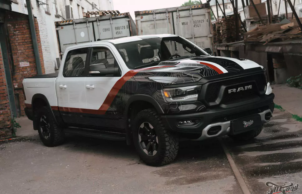 Оклейка в дизайн и защита полиуретаном RAM 1500 Rebel