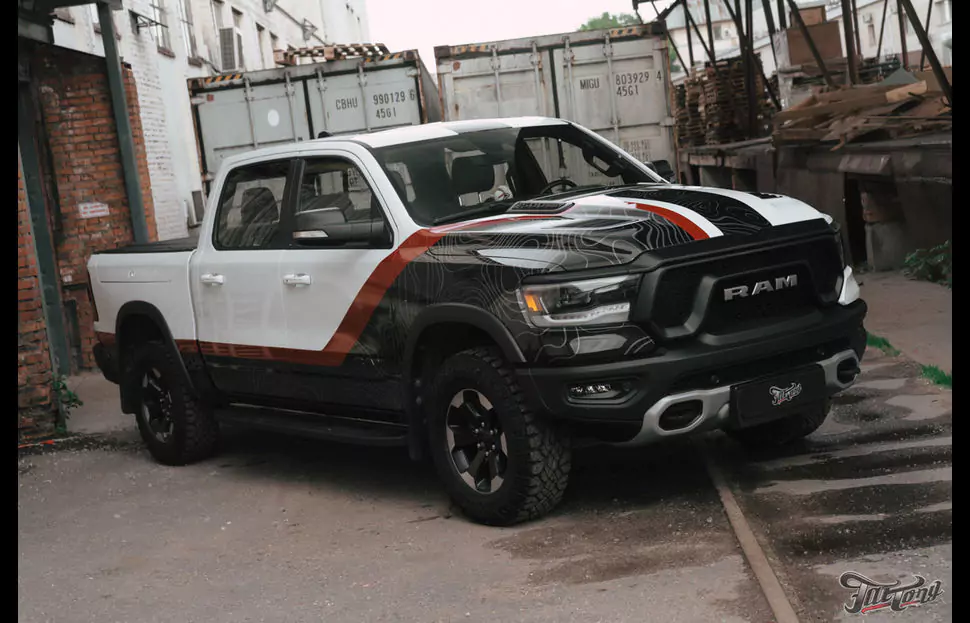 Оклейка в дизайн и защита полиуретаном RAM 1500 Rebel