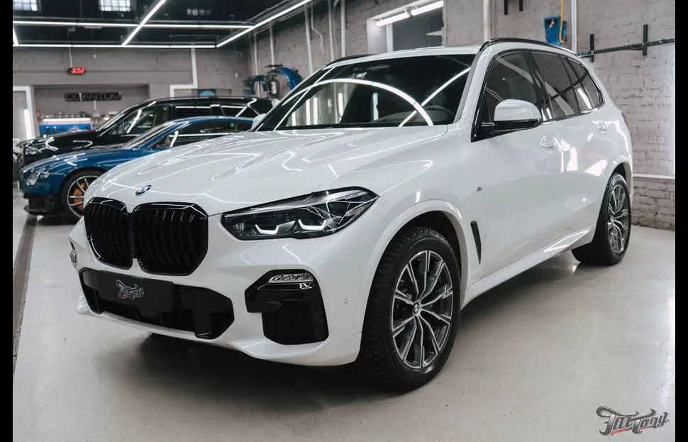 Оклейка BMW X5 полиуретаном, чистка кожи и защита керамикой