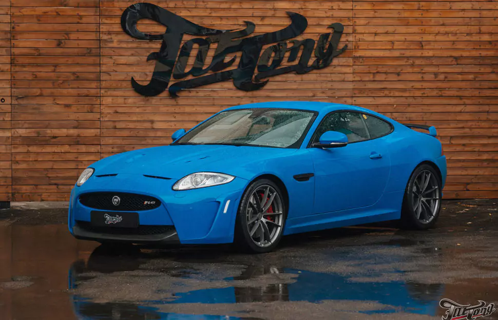 Новые кованые диски и фирменный шиномонтаж на стендах Hunter для Jaguar XKR-S