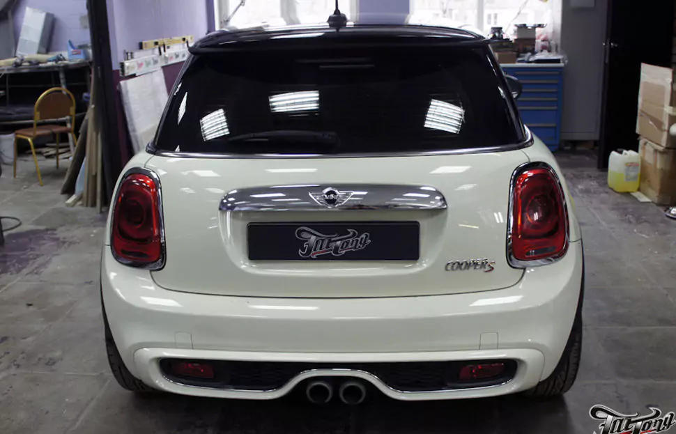 Mini Cooper S. Шумоизоляция дверей и задних крыльев.