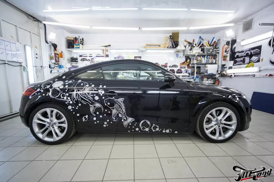 Audi TT. Отрисовка изображения, плотерная резка и нанесение на кузов.