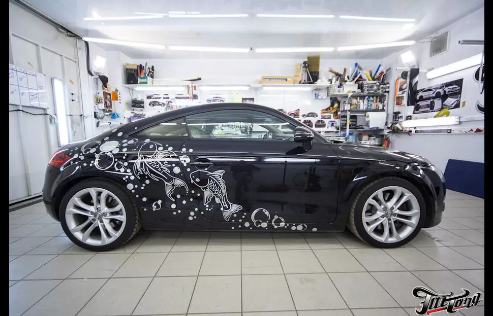 Audi TT. Отрисовка изображения, плотерная резка и нанесение на кузов.