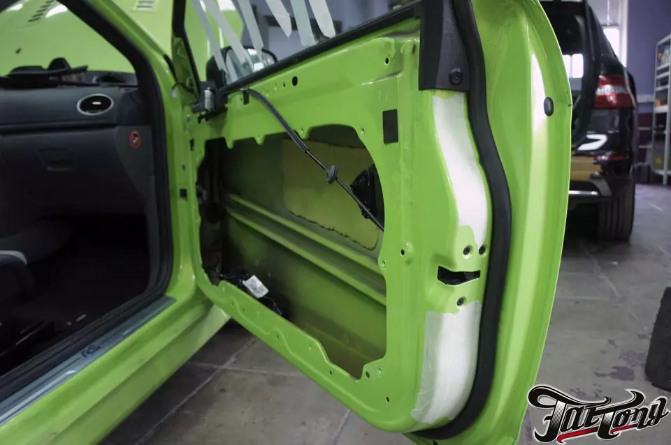 Ford Focus RS. Установка автоматических доводчиков дверей.
