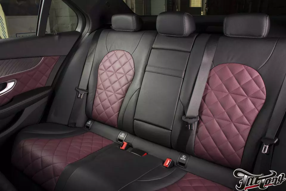 Mercedes C250 (w205). Пошив центральных частей сидений и дверных вставок.