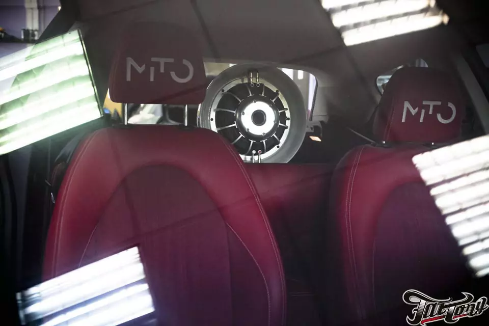 Alfa Romeo Mi.To. Изготовление уникальной аудиосистемы с уникальным сабвуфером.
