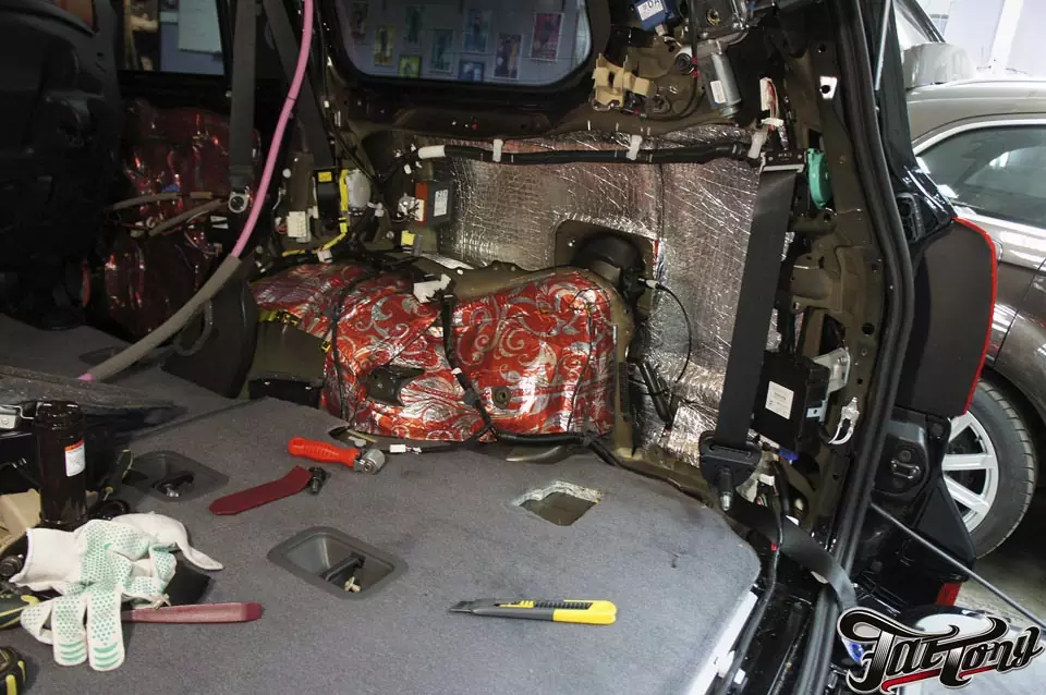Toyota LandCruiser 200. Шумоизоляция салона класса Люкс.