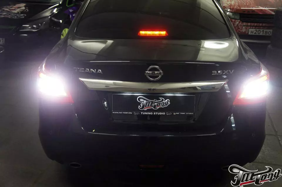 Nissan Teana. Установка светодиодных ламп High Performance Lights.