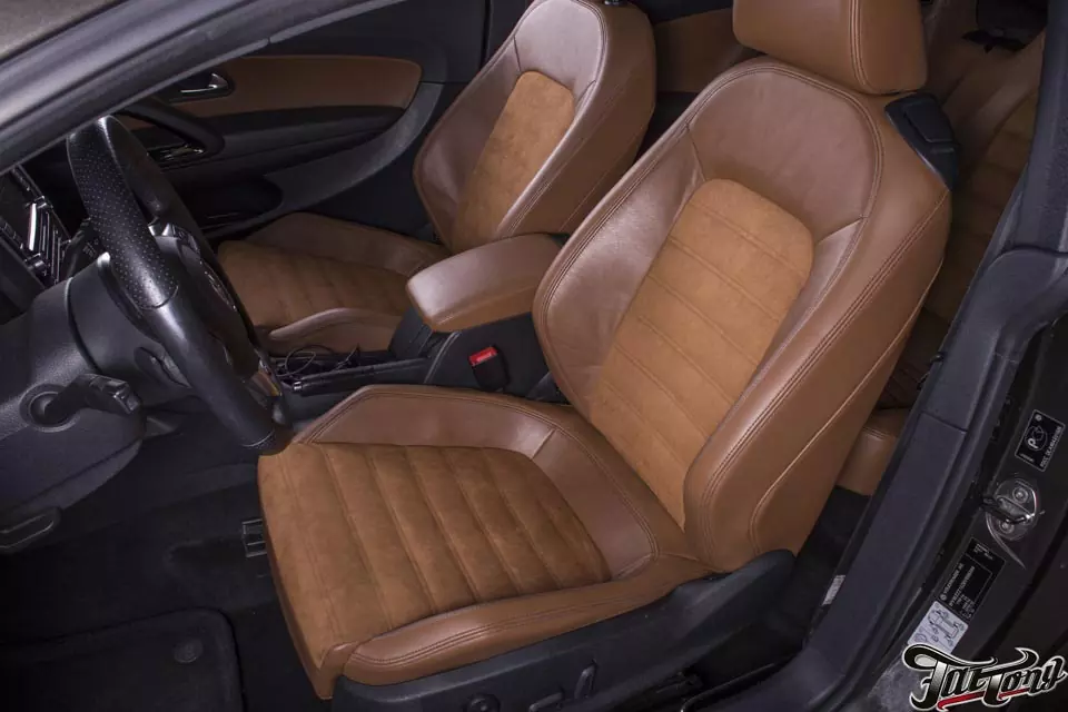 VW Scirocco. Замена центральных вставок сидений из кожи на вставки из алькантары.