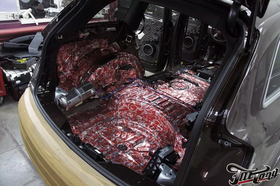Audi Q7. Шумоизоляция салона класса Люкс.