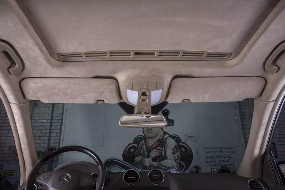 Mercedes ML (w164). Пошив торпедо, верхних частей дверных карт, руля, подушки безопасности и потолка.
