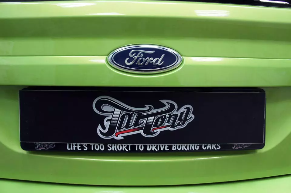 Ford Focus RS. Делаем мощный бас в красивой упаковке!