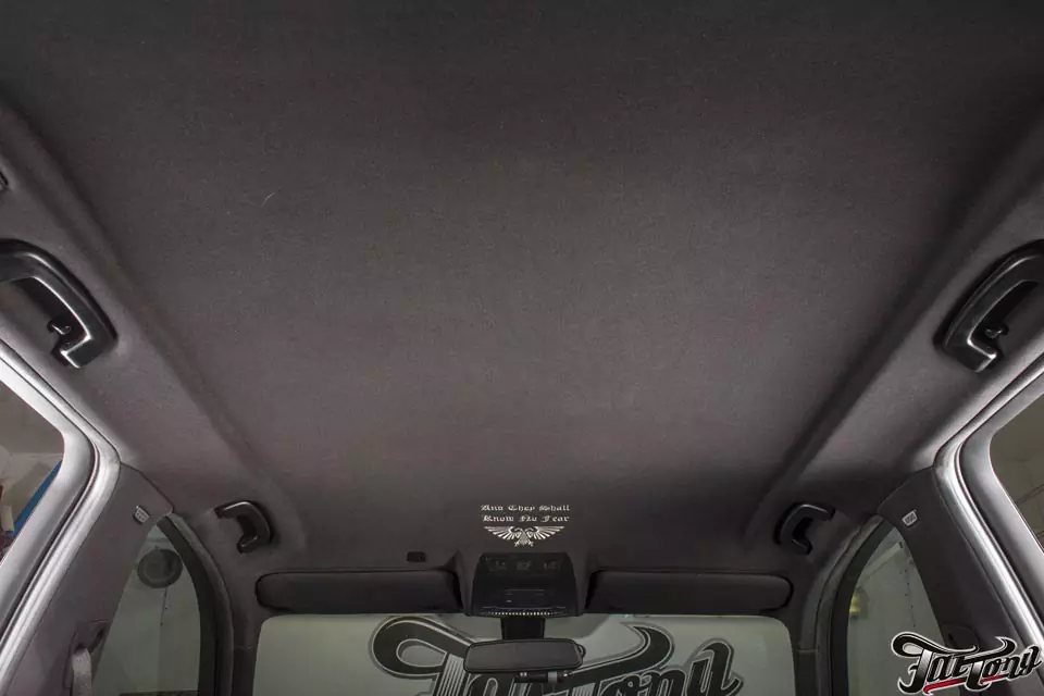 BMW X3. Пошив потолка в черную потолочную ткань (альтернатива алькантаре)
