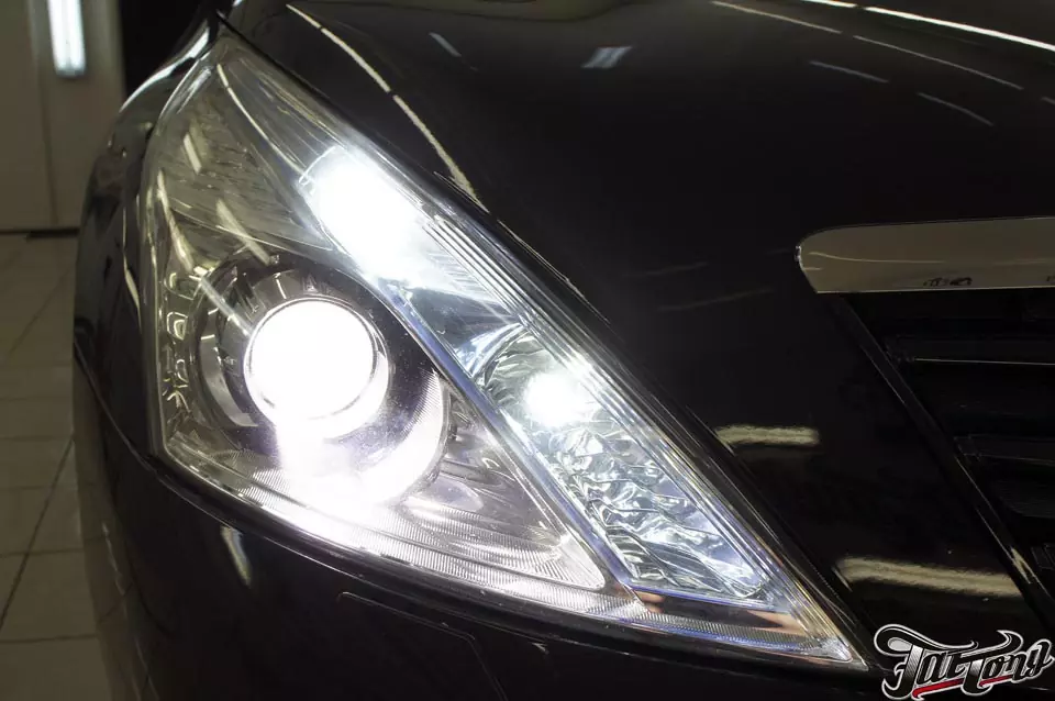 Nissan Teana. Исправляем работу криворуких мастеров по установке светодиодных ламп High Performance Lights.