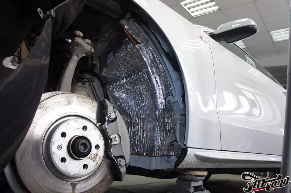 Audi A5. Шумоизоляция колёсных арок.
