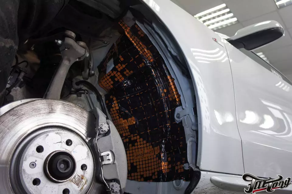 Audi A5. Шумоизоляция колёсных арок.
