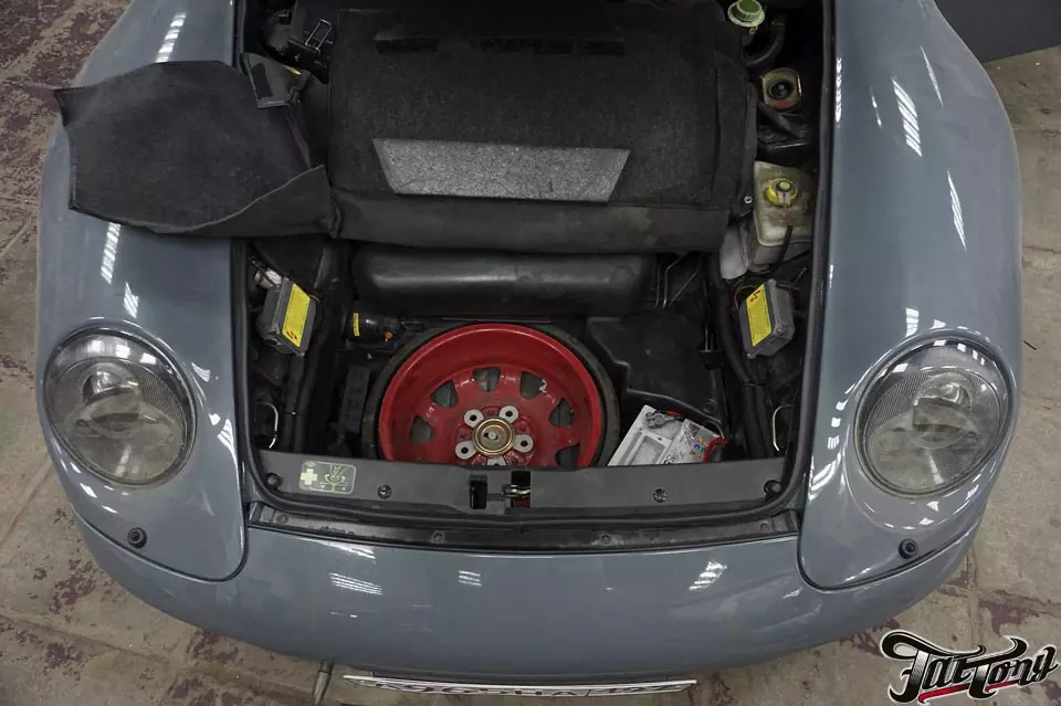 Porsche 911 (993). Установка акустической системы по штатным местам.