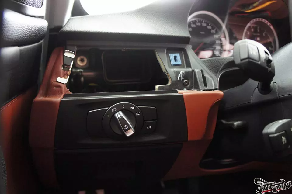 BMW M3 (E93). Антискрип салона, полировка и покраска дисков.