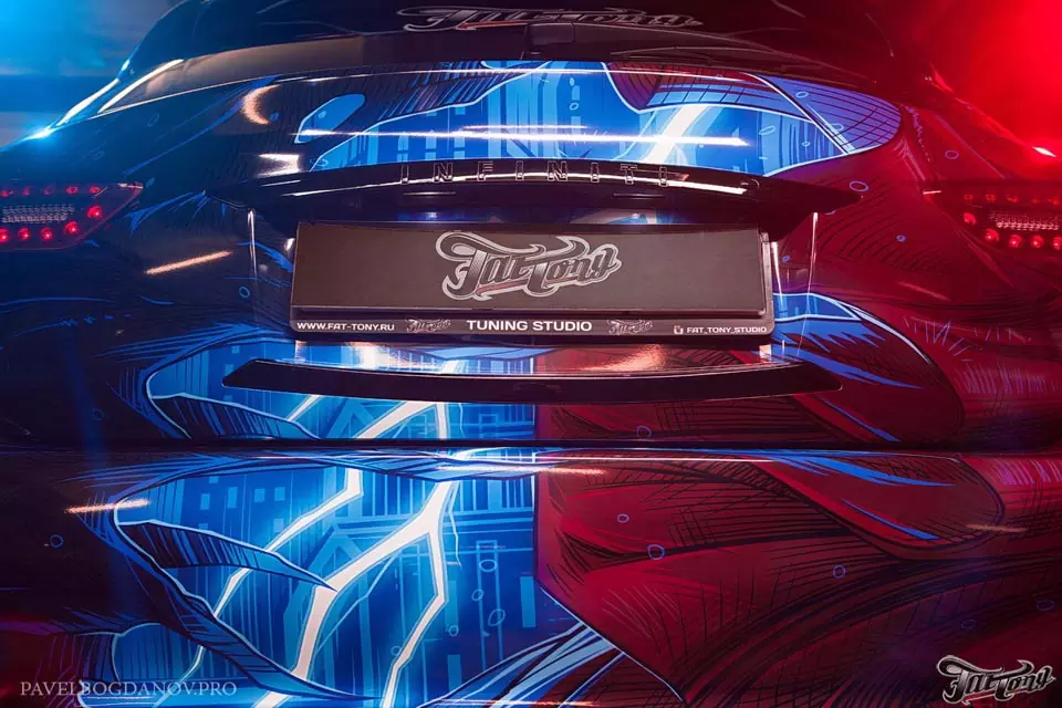 Infiniti FX37. Авторская винилография на тему Batman VS Superman.