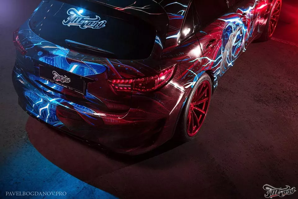 Infiniti FX37. Авторская винилография на тему Batman VS Superman.