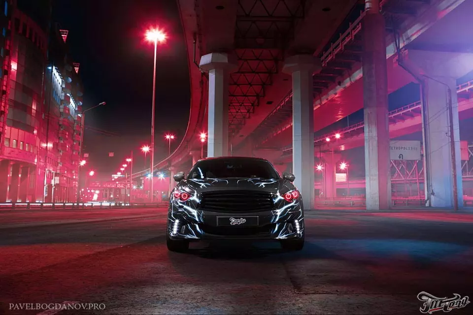 Infiniti FX37. Авторская винилография на тему Batman VS Superman.