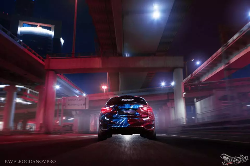 Infiniti FX37. Авторская винилография на тему Batman VS Superman.