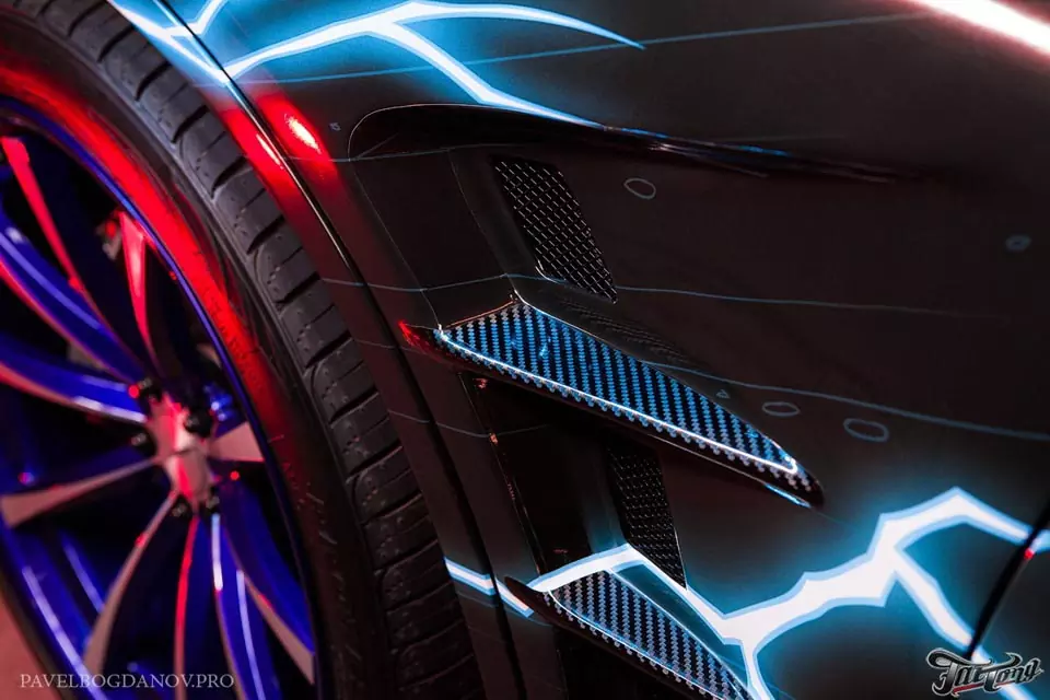 Infiniti FX37. Авторская винилография на тему Batman VS Superman.