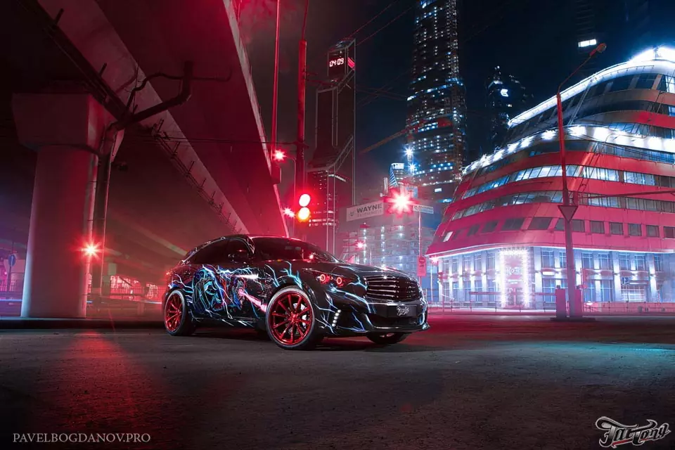Infiniti FX37. Авторская винилография на тему Batman VS Superman.