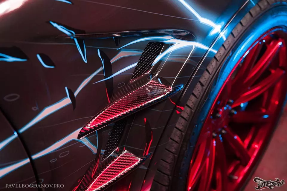 Infiniti FX37. Авторская винилография на тему Batman VS Superman.