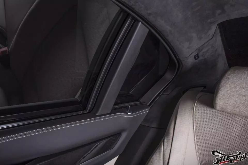 BMW 750 (F01). Пошив потолка, торпедо и дверных обшивок.