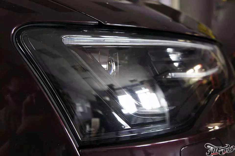 Audi A5. Окрас масок фар в два цвета. Антихром кузова.