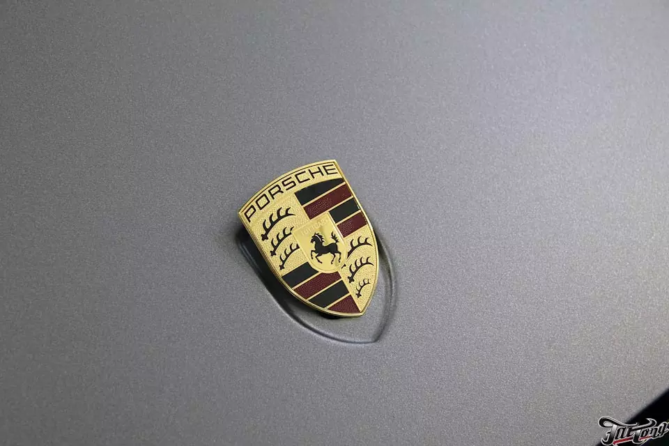 Porsche Cayenne. Полная оклейка кузова в винил KPMF Matt Anthracite.