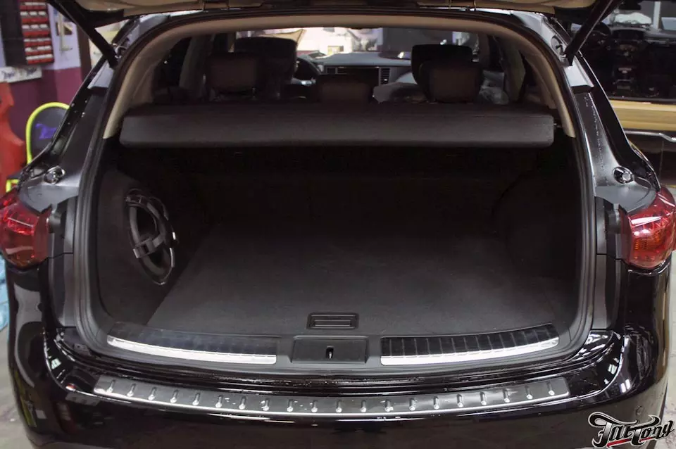 Infiniti QX70. Трехполосная акустическая система со стелсом в багажнике. Полная шумоизоляция авто.