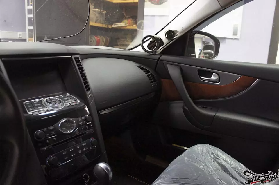 Infiniti QX70. Трехполосная акустическая система со стелсом в багажнике. Полная шумоизоляция авто.