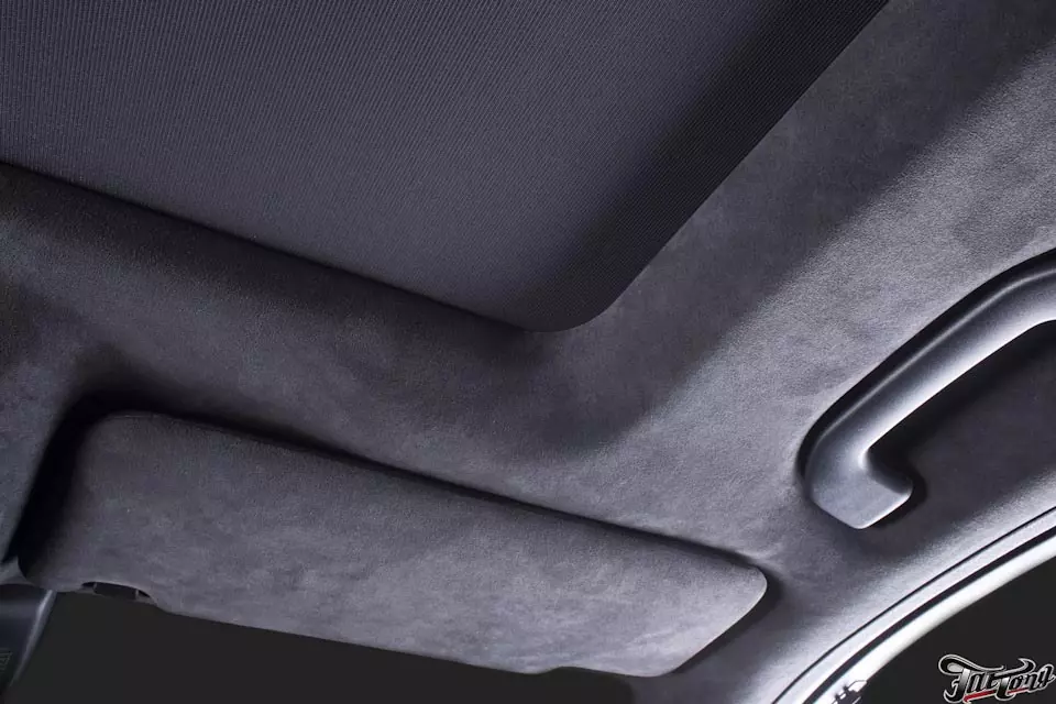 Mercedes GLE. Перетяжка потолка в итальянскую алькантару цвета антрацит.