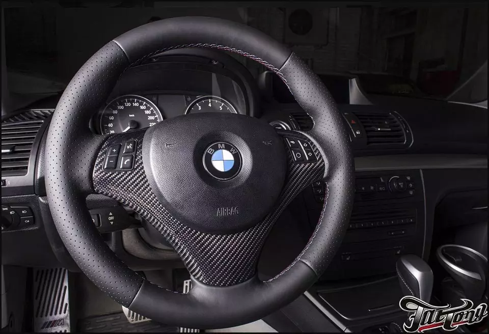 BMW 1 series. Защита полиуретаном, пошив обода руля, окрас дисков в красный кэнди.