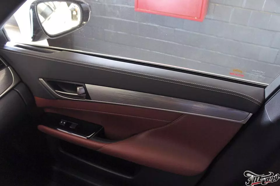 Lexus GS450H. Пошив дверных карт, руля и подушки безопасности.