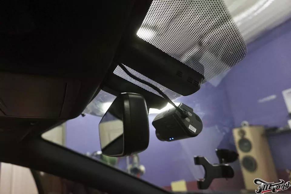 Lexus RX. Установка скрытого омывателя камеры заднего вида!