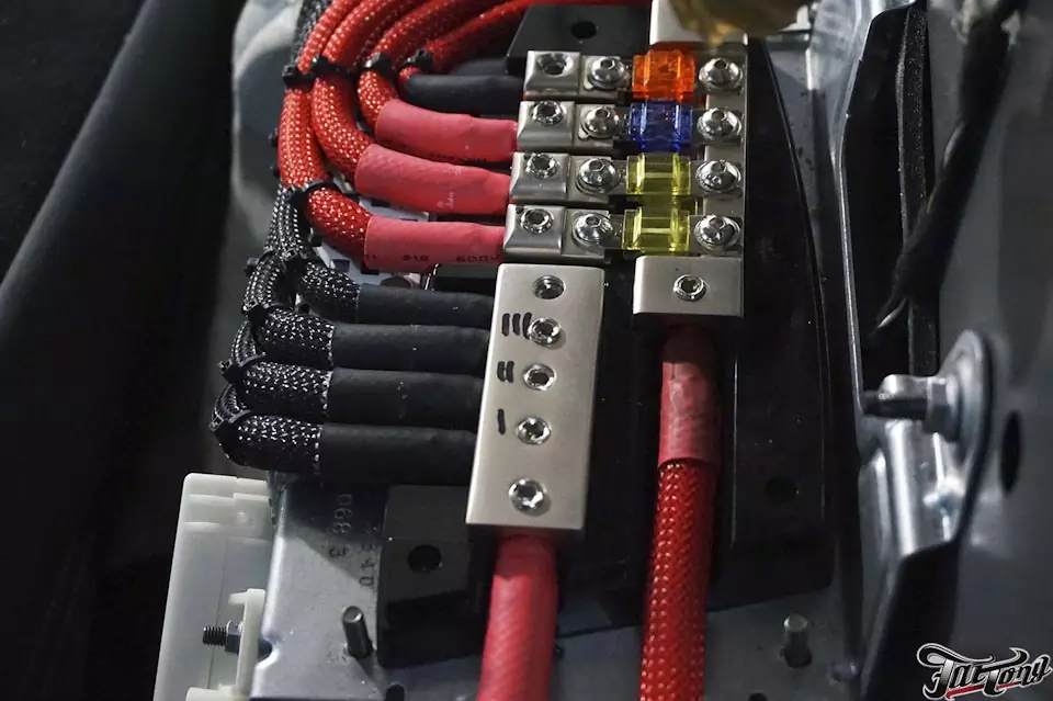 Mercedes GL (w166). Скрытая установка Hi-end системы. Part II.