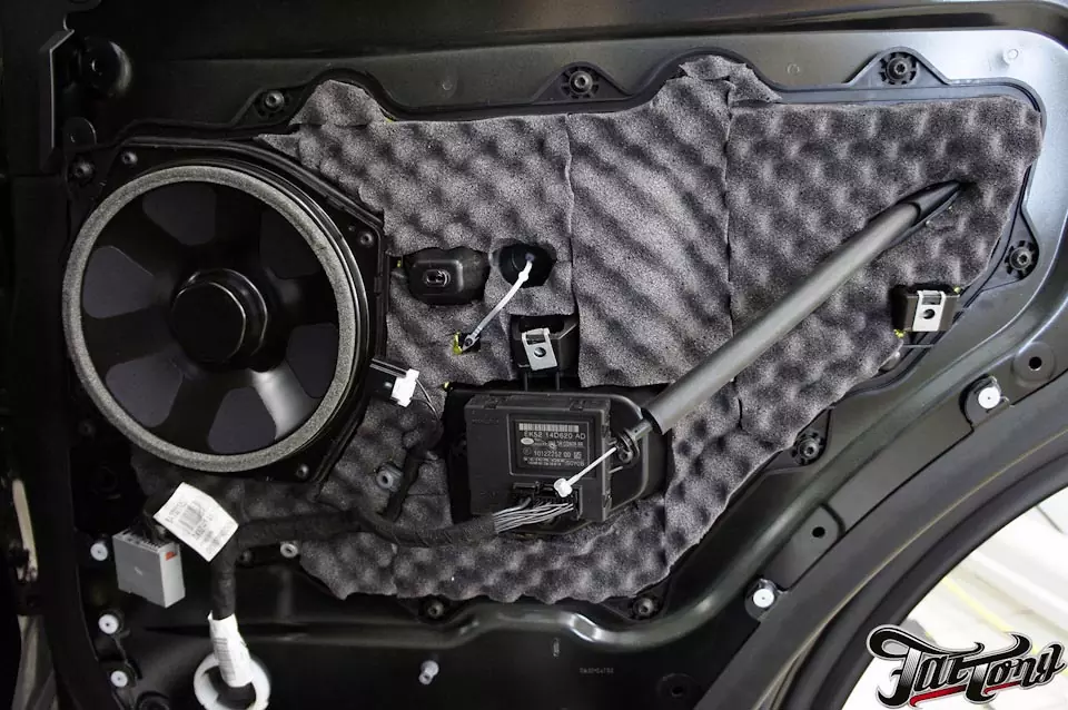 Range Rover Sport. Шумоизоляция дверей.